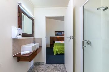 Riverlands Roadhouse Motel