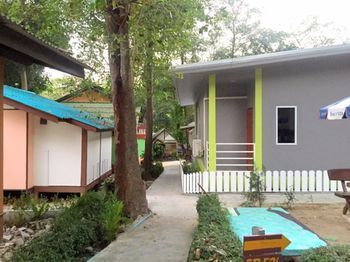 Sea Breeze Resort (SHA Extra Plus)