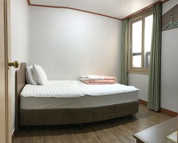 J Motel