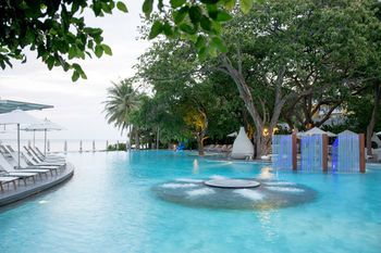 Veranda Pool Suite