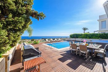 Leonies By The Sea