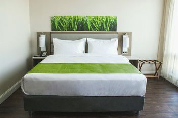 Wyndham Garden Fresh Meadows Flushing
