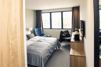 Hotel 6400