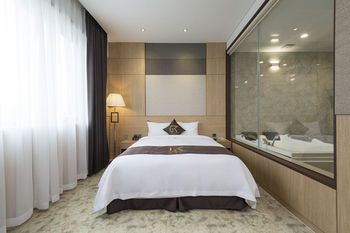 GoldRiver Hotel