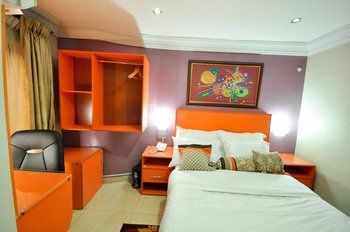 Jeromes Garden And Suites
