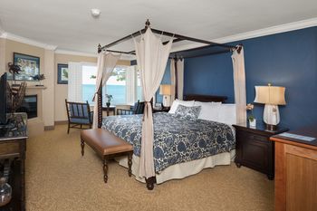 Blue Dolphin Inn