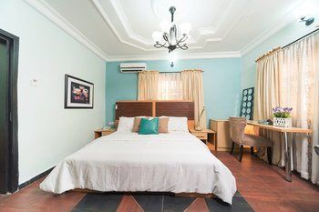 Britannia Hotel & Suites
