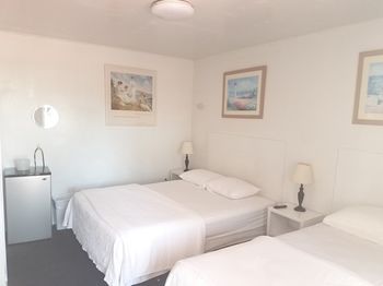 Dolphin Motel