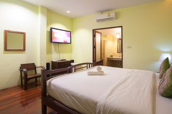 Baan Lapoon Hotel