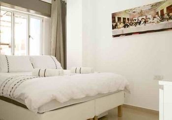 HolyGuest - Ben yehuda 218