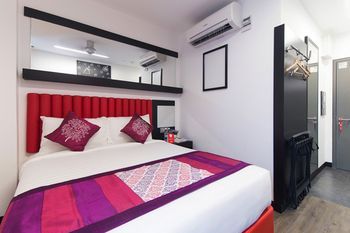 OYO 306 Tune Hotel