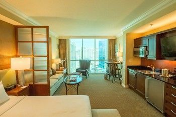 Aaa Deluxe Suite At The Signature Condo Hotel