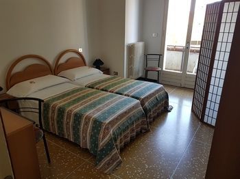 Hotel Triana e Tyche