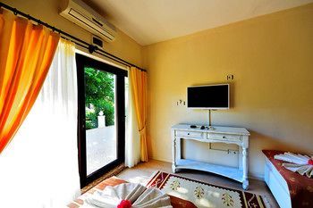 Yalim Hotel