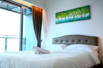 Mystayover at The Summer Suites