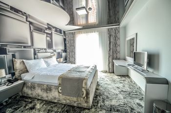Hollywoodland Wellness & Spa Hotel
