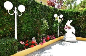 Outdoor Pictures 21