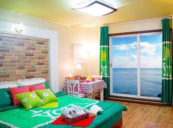 Buan (Byeonsanbando) Loveholic Pension