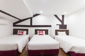 ZEN Rooms Charlies Budget Hotel
