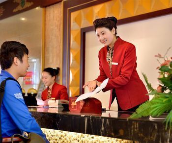 Yading Yizhan TibetanTheme Hotel