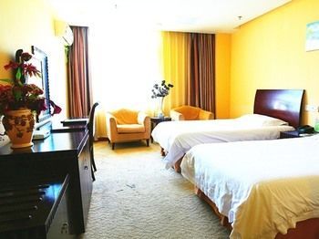 GreenTree Inn Jiangsu Suzhou Taicang Baolong Square Express Hotel