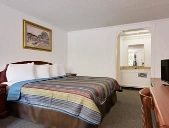 Knights Inn  Macedonia OH