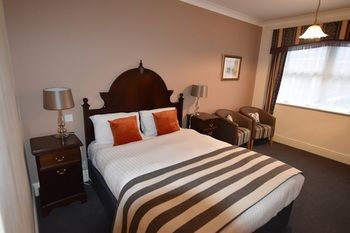 Taunton House Hotel