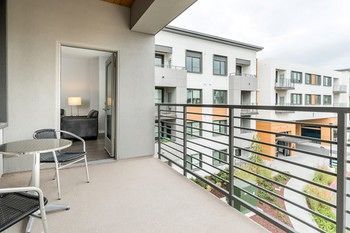 Global Luxury Suites in Menlo Park