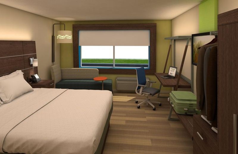 Holiday Inn Express & Suites Racine, an IHG Hotel