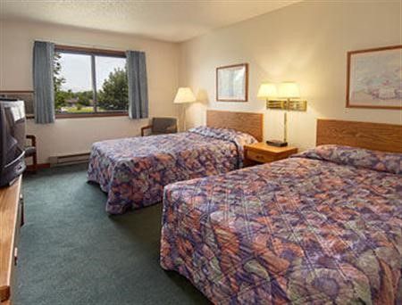 Super 8 By Wyndham Oshkosh Airport