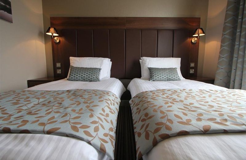 Twin Oaks Hotel