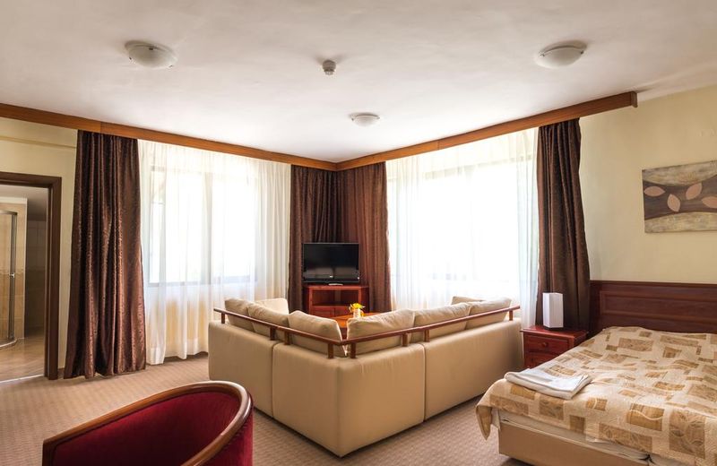 Elina Hotel