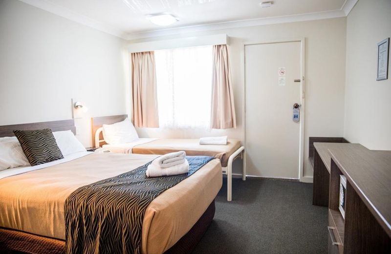 Lilac City Motor Inn & Steakhouse