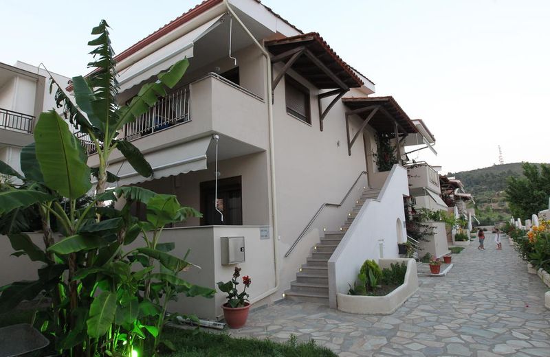Meliton Inn Hotel & Suites by the beach