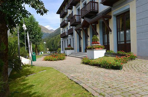 Outdoor Pictures 23