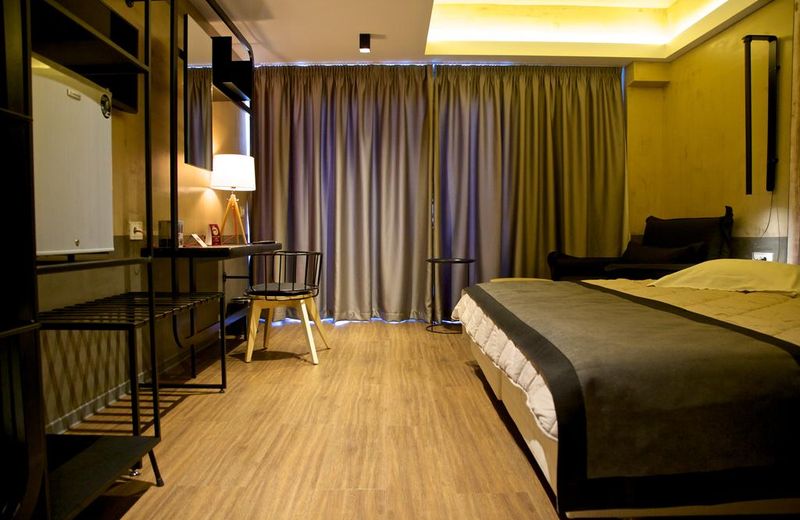 Adonis City Hotel