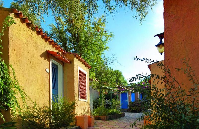 Bungalow Club Village