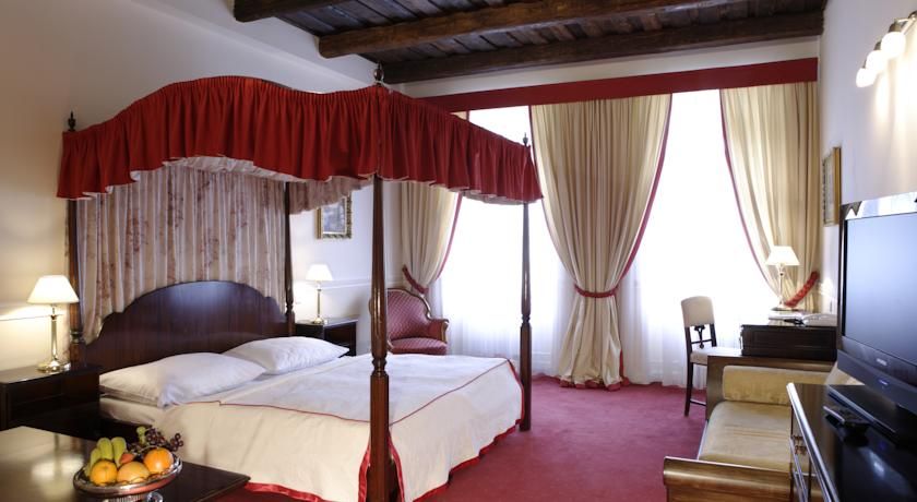 Hotel Embassy