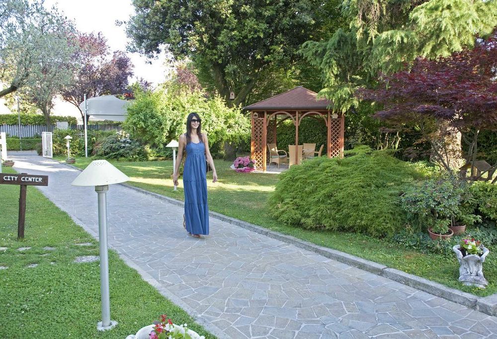 Outdoor Pictures 24