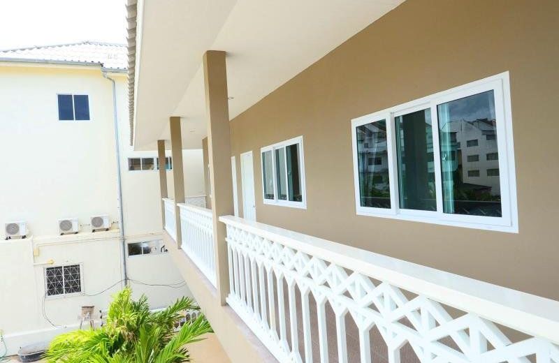 OYO 765 Pom Pom Residence