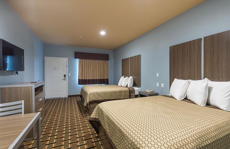 Scottish Inns & Suites - Crosby