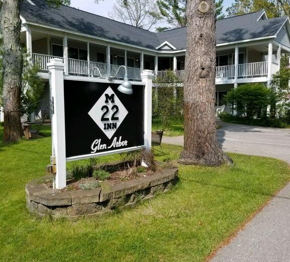 The M-22 Inn Glen Arbor