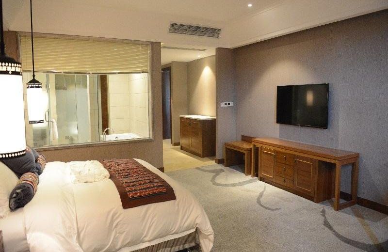 Qomo Langzong Hotel