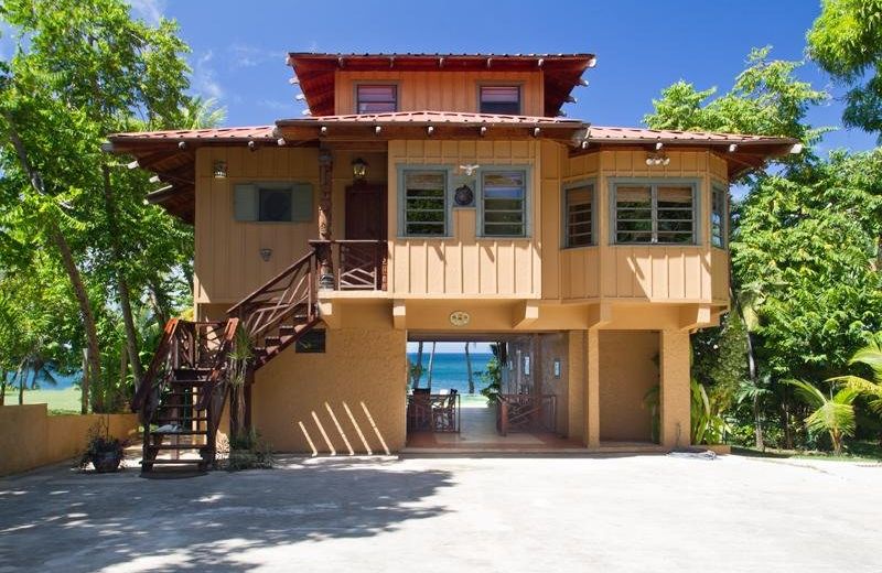 Tres Palmas Inn & Villas