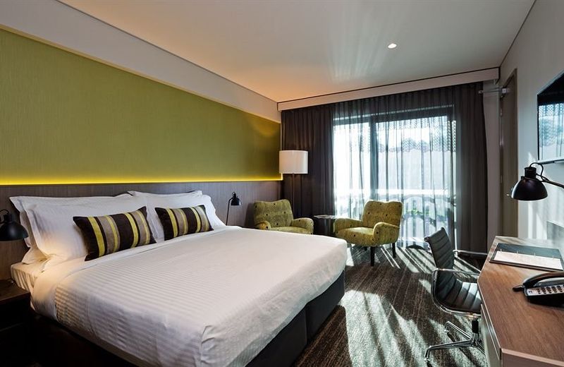 Glen Hotel and Suites