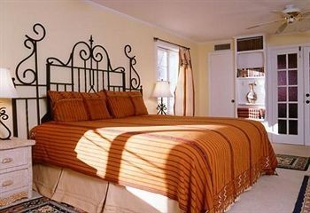 CASA BLANCA BED AND BREAKFAST