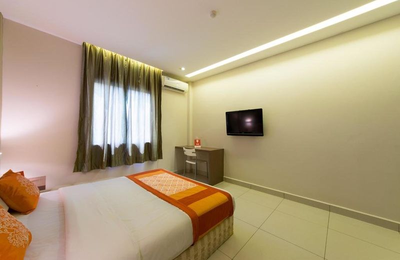 OYO 128 Archeotel Hotel