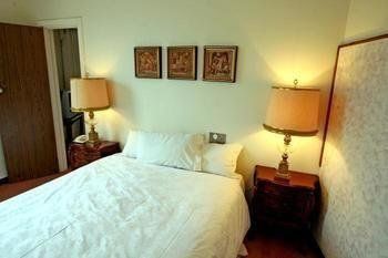 The Feathers Hotel, Adelaide