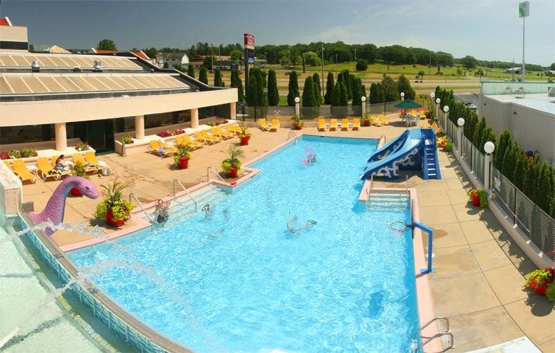 Grand Marquis Waterpark Hotel & Suites