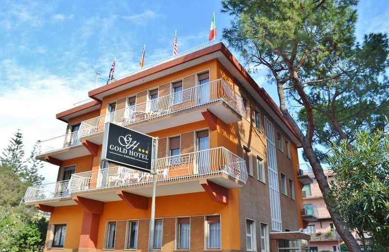 Gold Hotel